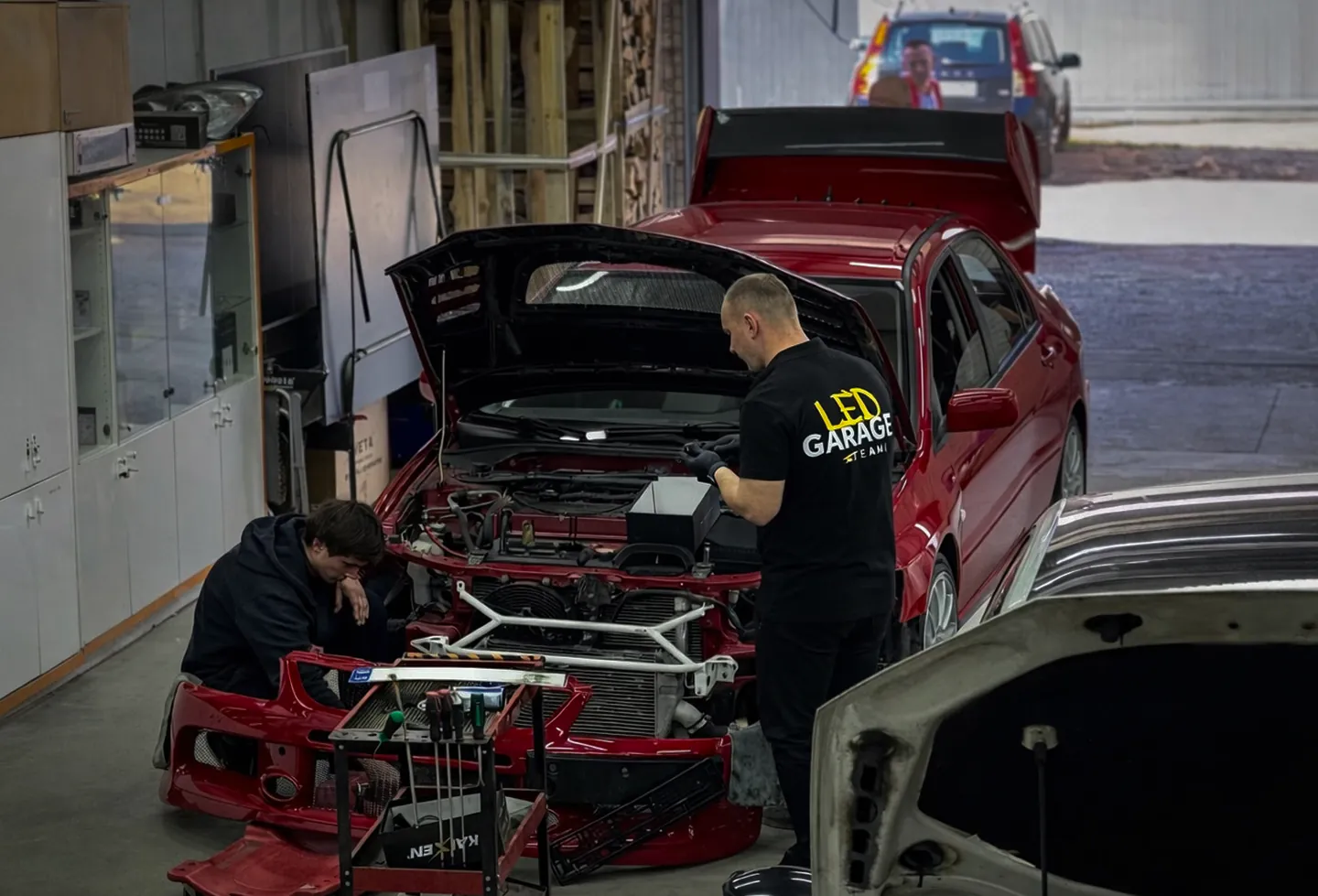 Процес ремонту та налаштування автооптики в LED Garage